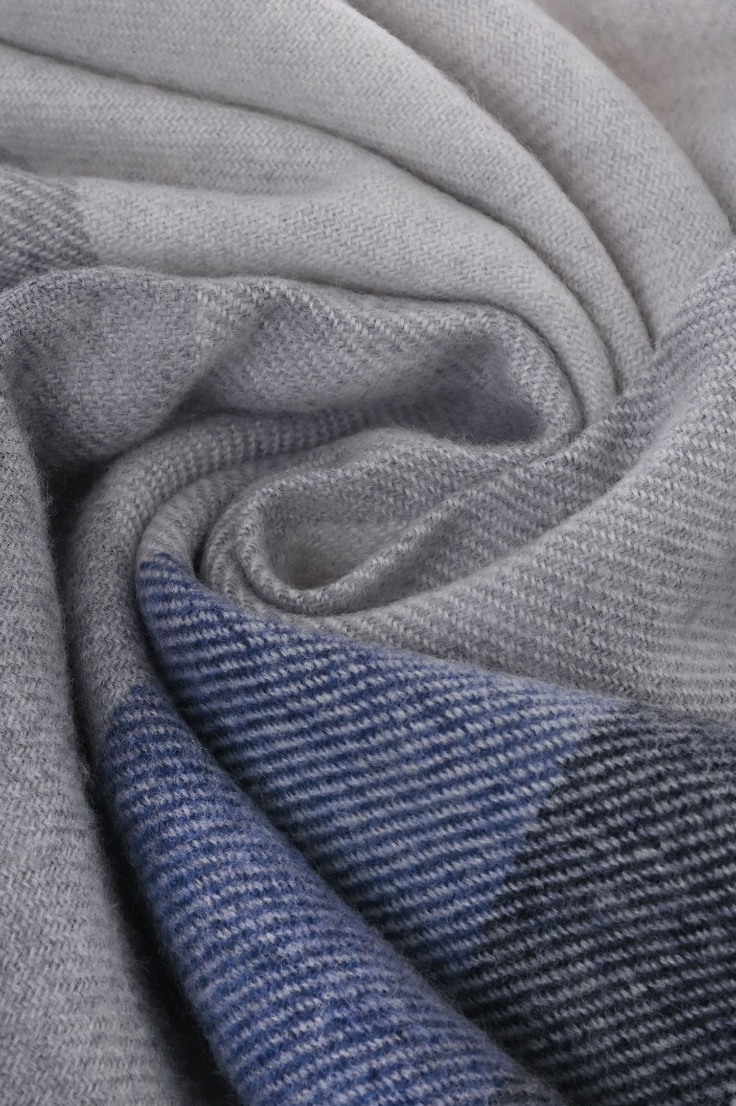 Шарф BRUNELLO  CUCINELLI MSC666AG, цвет: Синий, Мужской